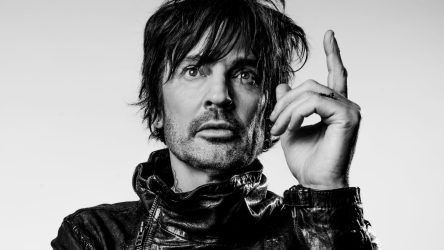 Qualcuno è entrato nella casa di TOMMY LEE e ha rubato alcune maniglie dell’armadio